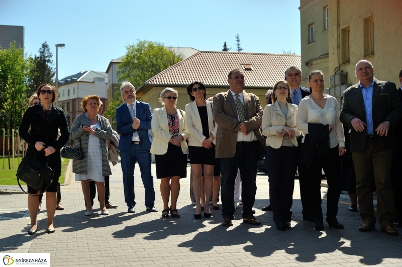 Tömbkórház épületeinek a felszentelése