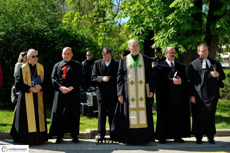 Tömbkórház épületeinek a felszentelése