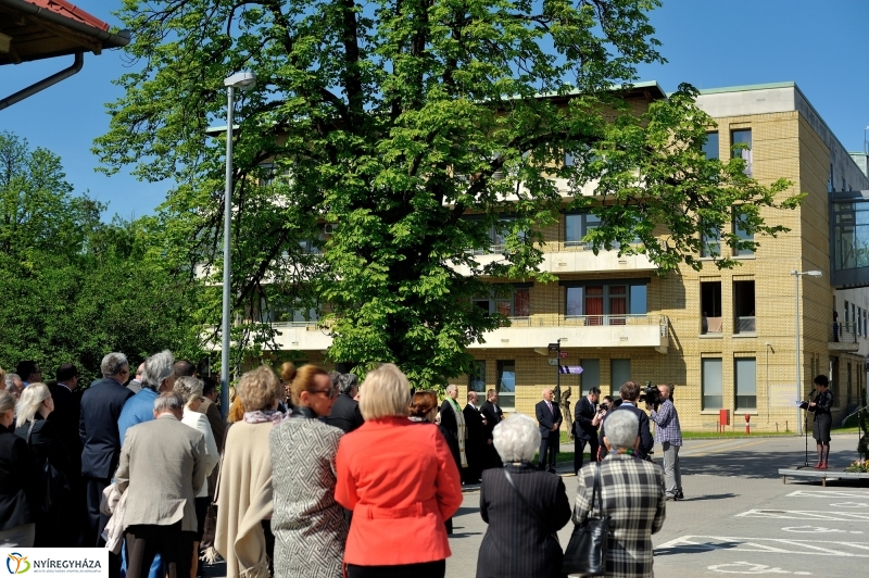 Tömbkórház épületeinek a felszentelése
