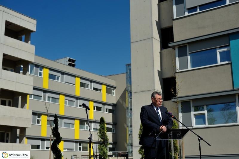 Tömbkórház épületeinek a felszentelése