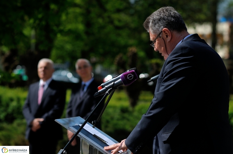 Tömbkórház épületeinek a felszentelése