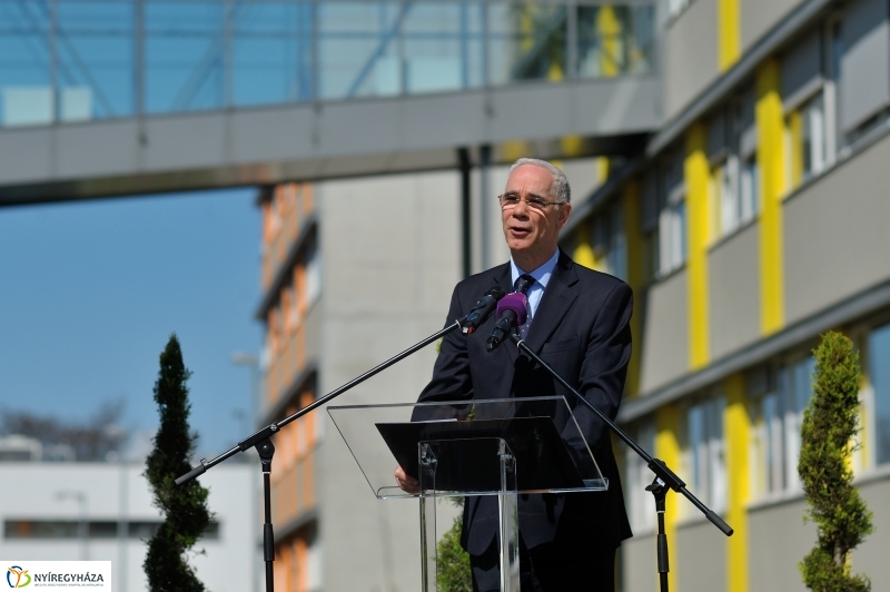 Tömbkórház épületeinek a felszentelése