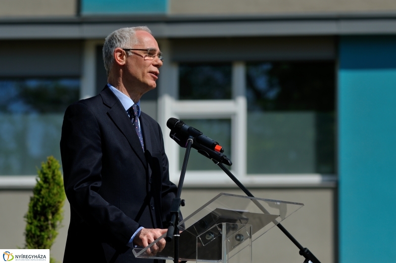 Tömbkórház épületeinek a felszentelése