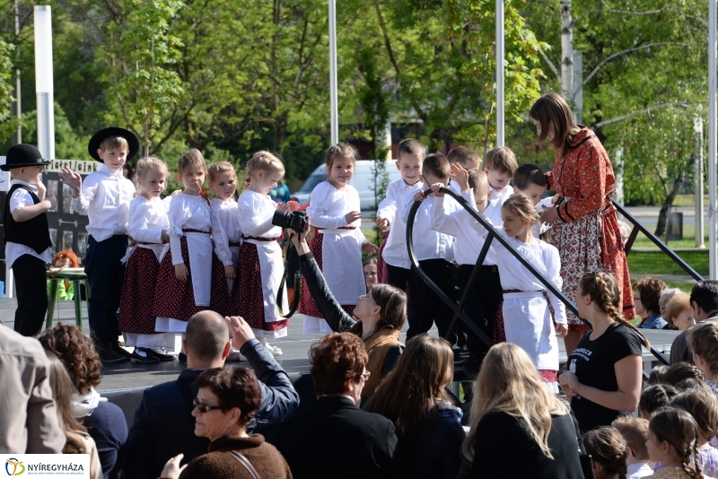 Civil sziget-színpadi produkciók a Helló Nyíregyháza keretében