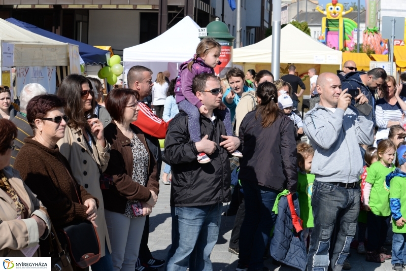 Civil sziget-színpadi produkciók a Helló Nyíregyháza keretében