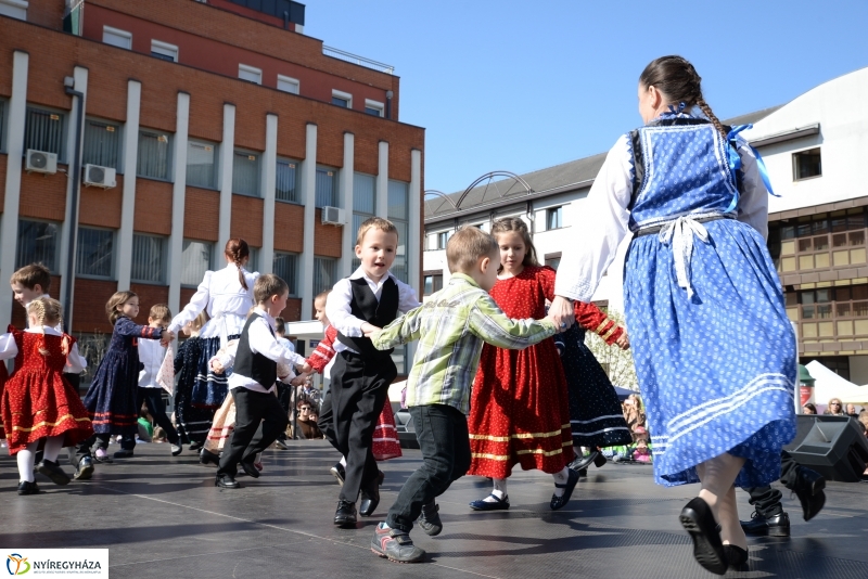 Civil sziget-színpadi produkciók a Helló Nyíregyháza keretében