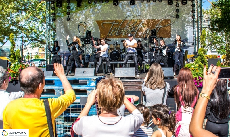 Hello Nyíregyháza - GLAM CREW 