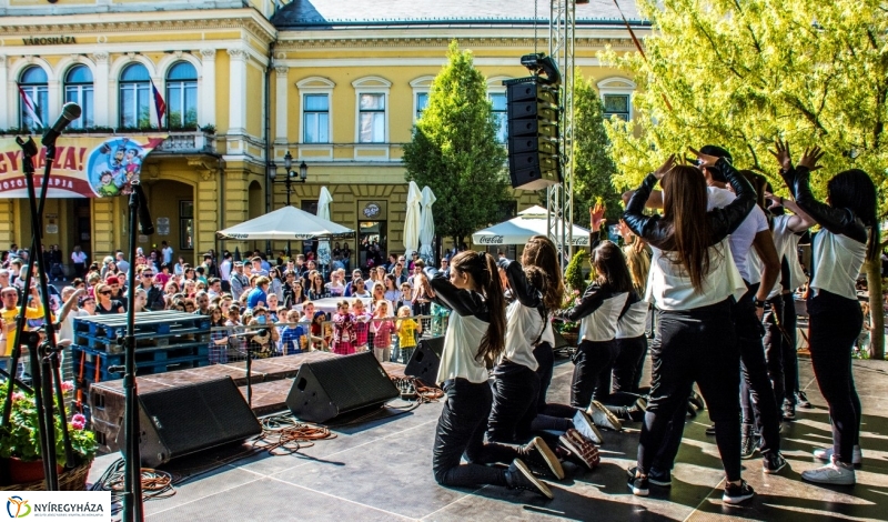 Hello Nyíregyháza - GLAM CREW 