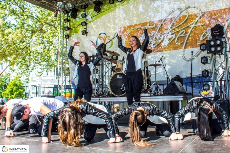 Hello Nyíregyháza - GLAM CREW 