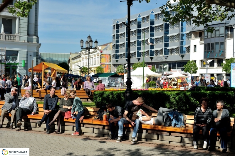 Helló Nyíregyháza Kossuth tér kora délután 1