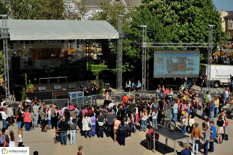 Helló Nyíregyháza Kossuth tér kora délután 1