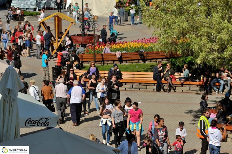 Helló Nyíregyháza Kossuth tér kora délután 1