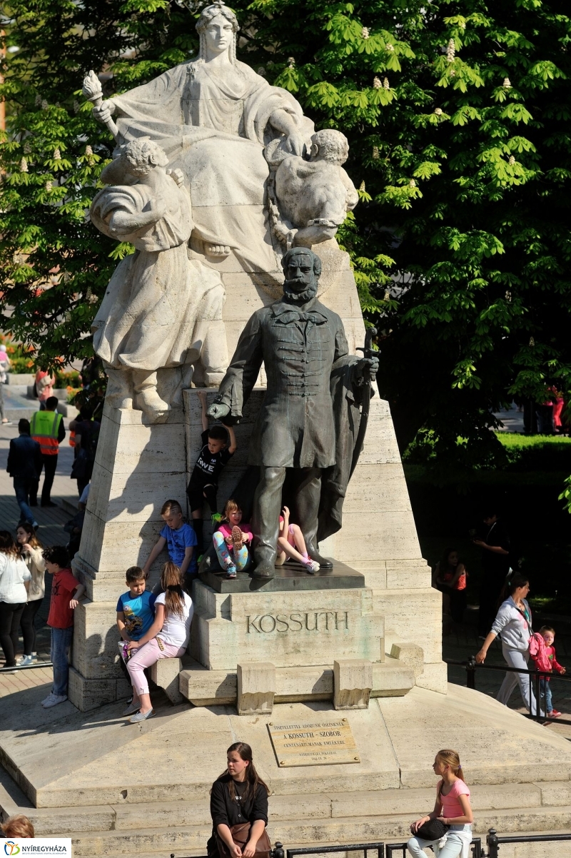 Helló Nyíregyháza Kossuth tér kora délután 1