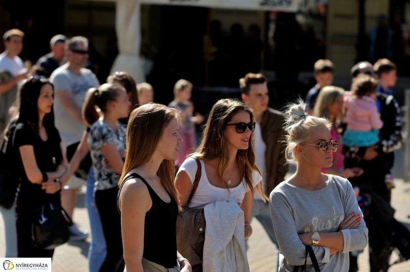 Helló Nyíregyháza Kossuth tér kora délután 1