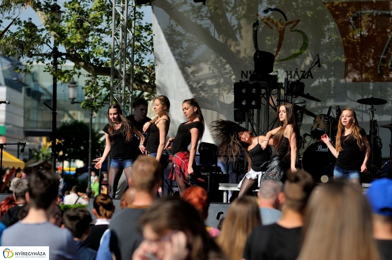 Helló Nyíregyháza Kossuth tér kora délután 1