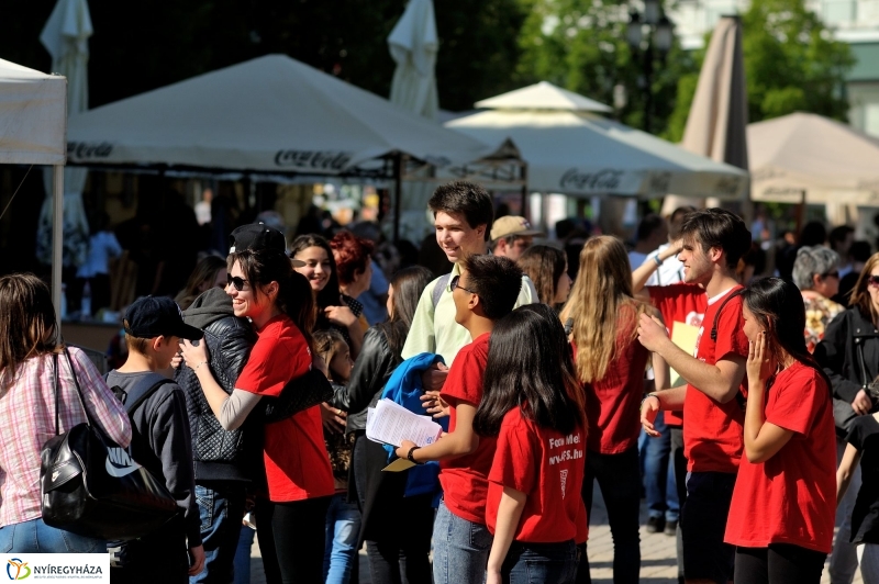 Helló Nyíregyháza Kossuth tér kora délután 1
