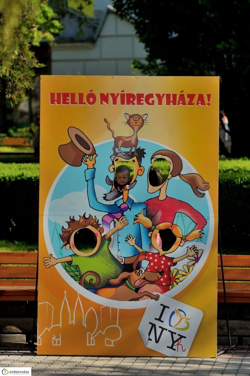 Helló Nyíregyháza Kossuth tér kora délután 1