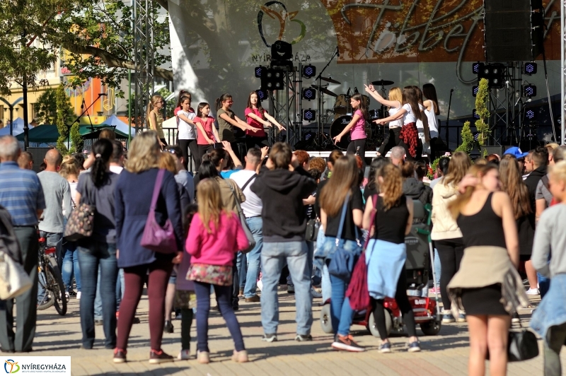 Helló Nyíregyháza Kossuth tér kora délután 1