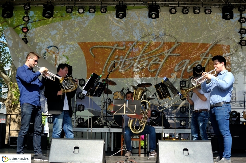 Helló Nyíregyháza Kossuth tér kora délután 2