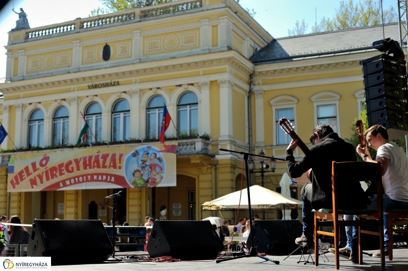 Helló Nyíregyháza Kossuth tér kora délután 2