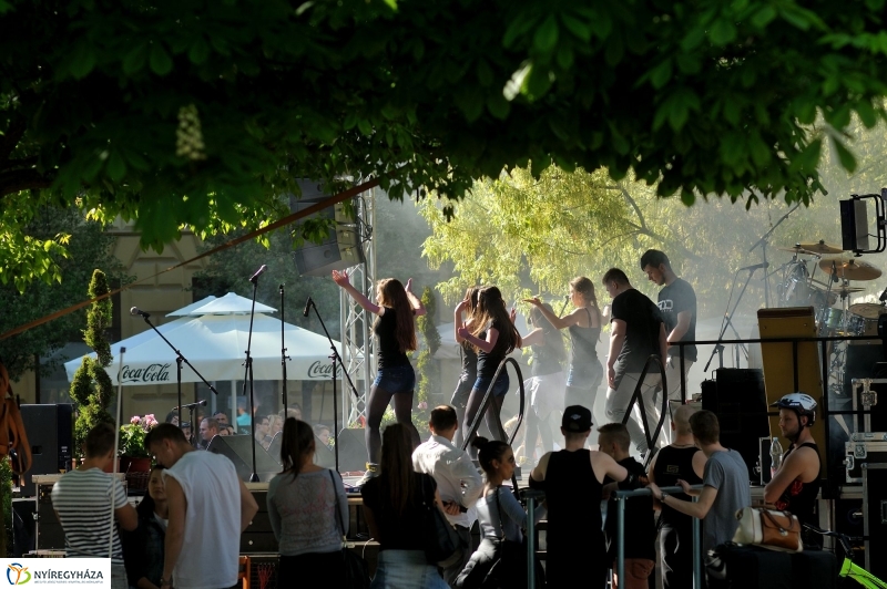 Helló Nyíregyháza Kossuth tér kora délután 2