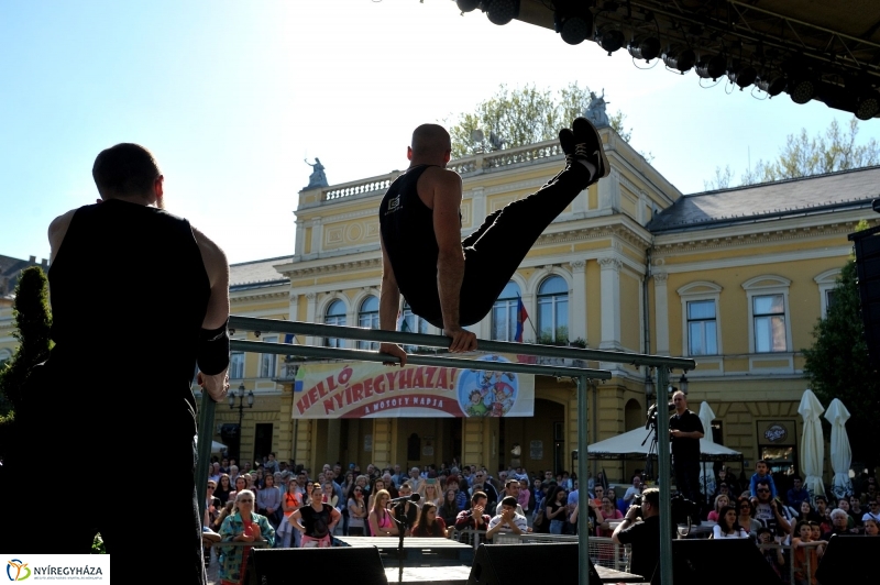 Helló Nyíregyháza Kossuth tér kora délután 2
