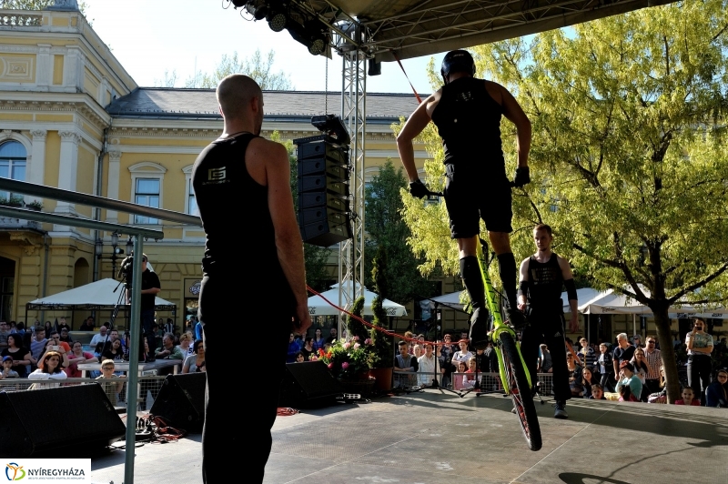 Helló Nyíregyháza Kossuth tér kora délután 2