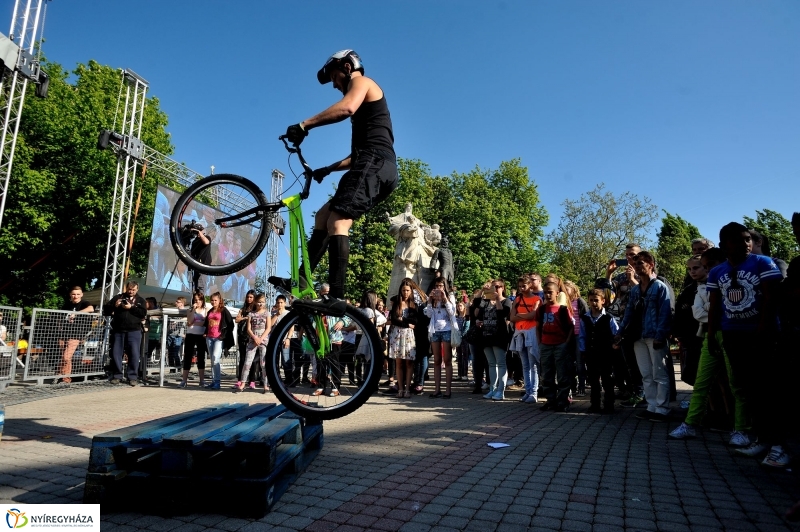 Helló Nyíregyháza Kossuth tér kora délután 2