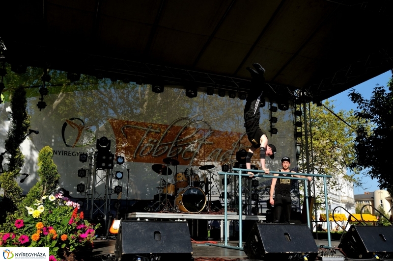 Helló Nyíregyháza Kossuth tér kora délután 2