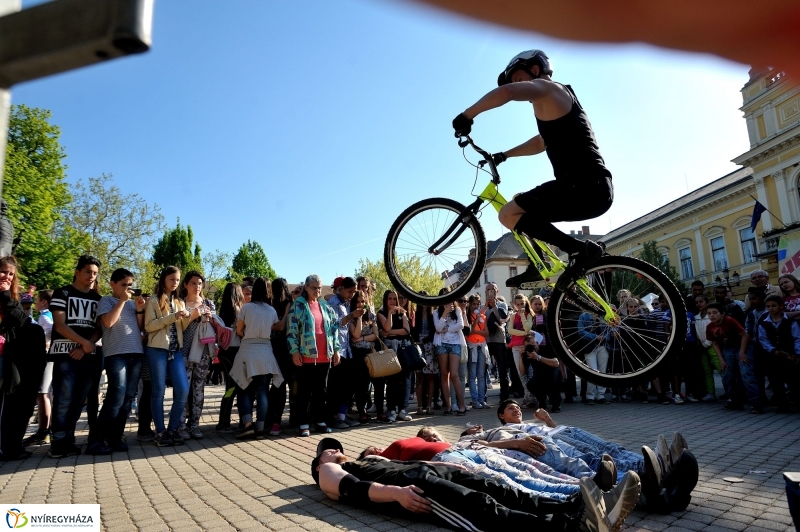 Helló Nyíregyháza Kossuth tér kora délután 2