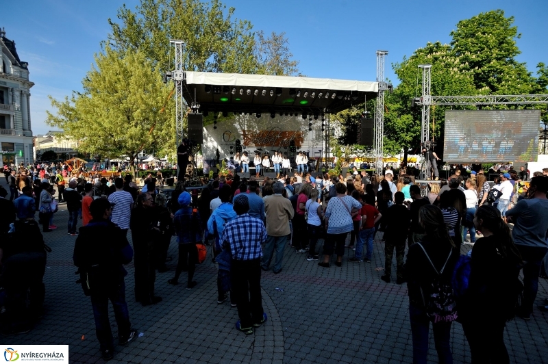 Helló Nyíregyháza Kossuth tér kora délután 2