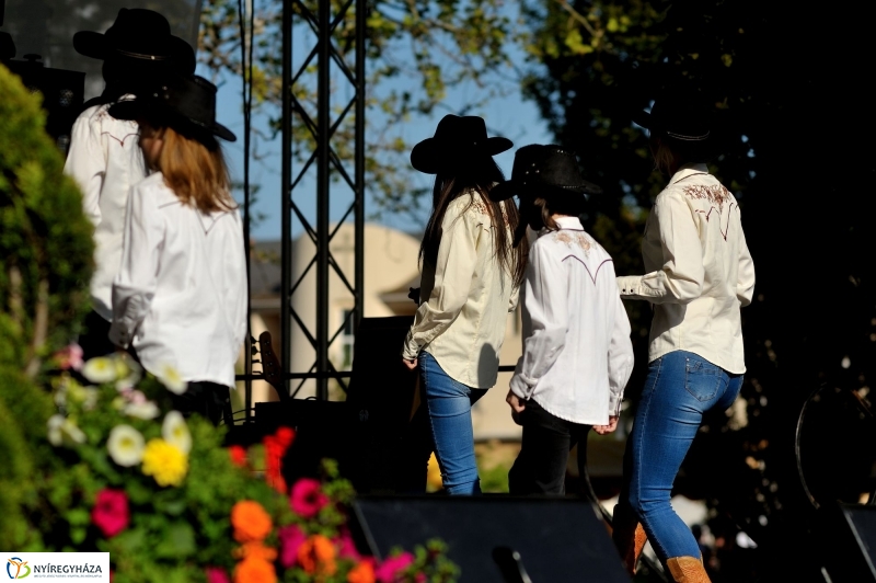 Helló Nyíregyháza Kossuth tér kora délután 2