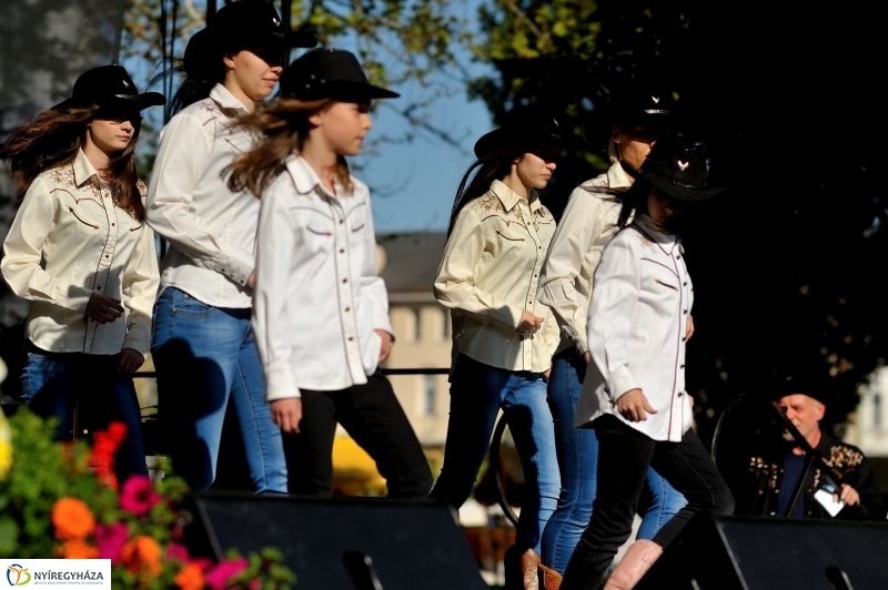 Helló Nyíregyháza Kossuth tér kora délután 2