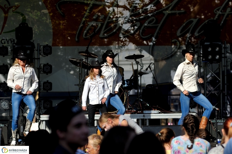 Helló Nyíregyháza Kossuth tér kora délután 2