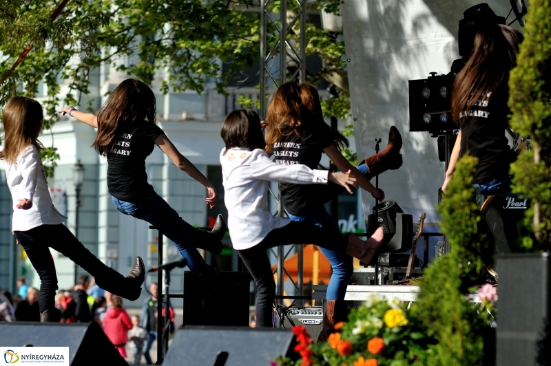 Helló Nyíregyháza Kossuth tér kora délután 2