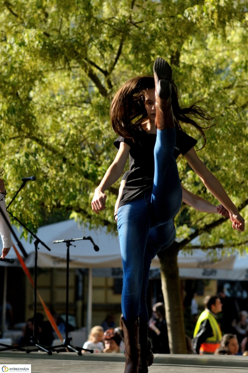 Helló Nyíregyháza Kossuth tér kora délután 2