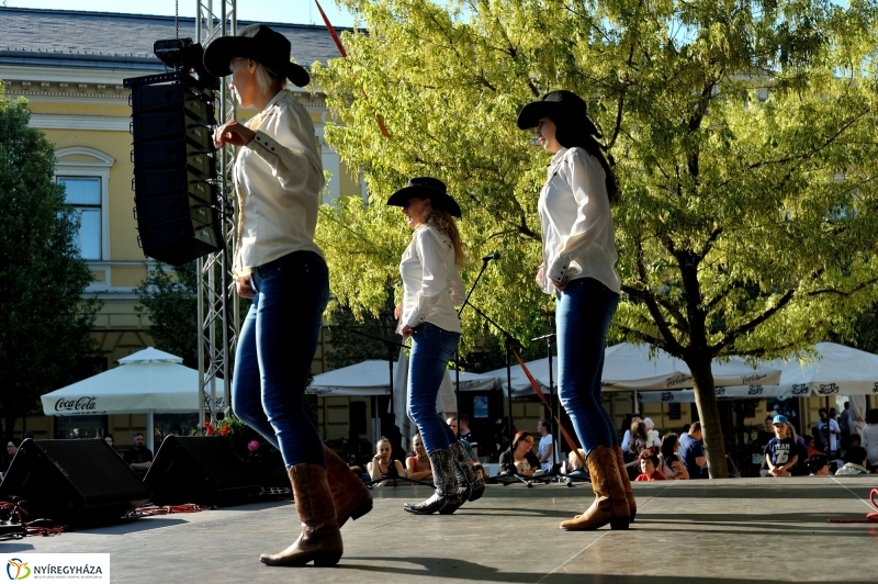 Helló Nyíregyháza Kossuth tér kora délután 2
