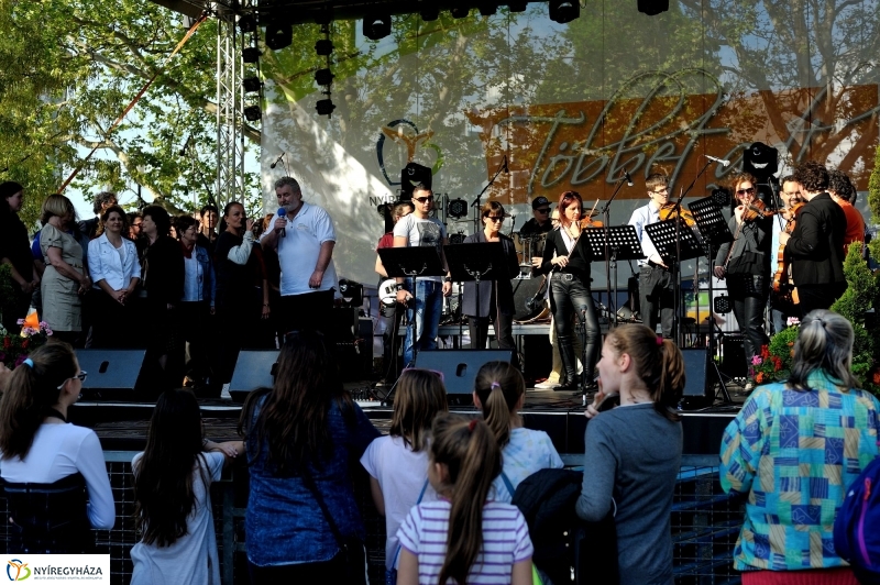 Helló Nyíregyháza Kossuth tér kora délután 2