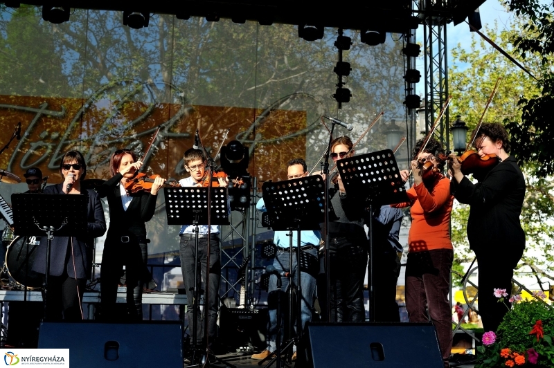 Helló Nyíregyháza Kossuth tér kora délután 2