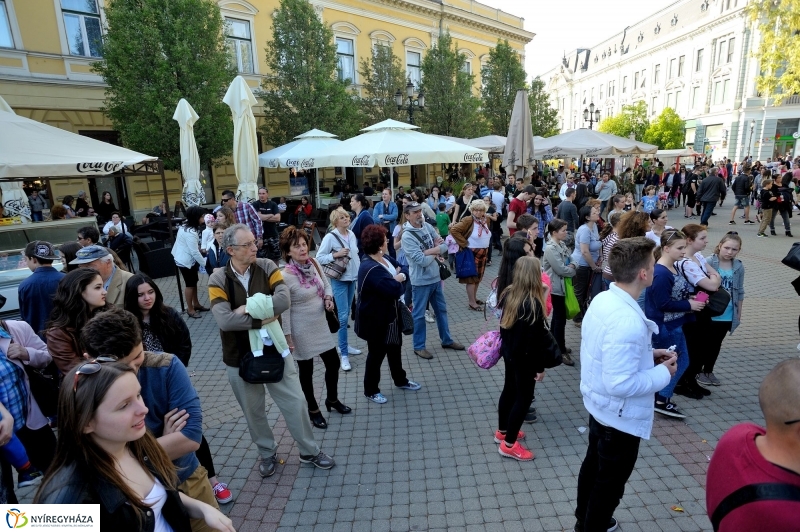 Helló Nyíregyháza Kossuth tér kora délután 2