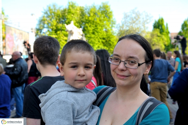 Helló Nyíregyháza Kossuth tér kora délután 2