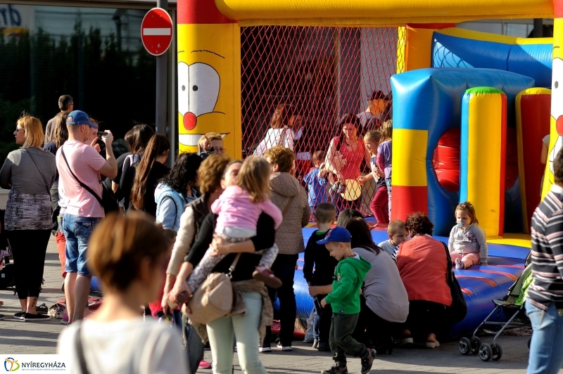 Helló Nyíregyháza Kossuth tér kora délután 2