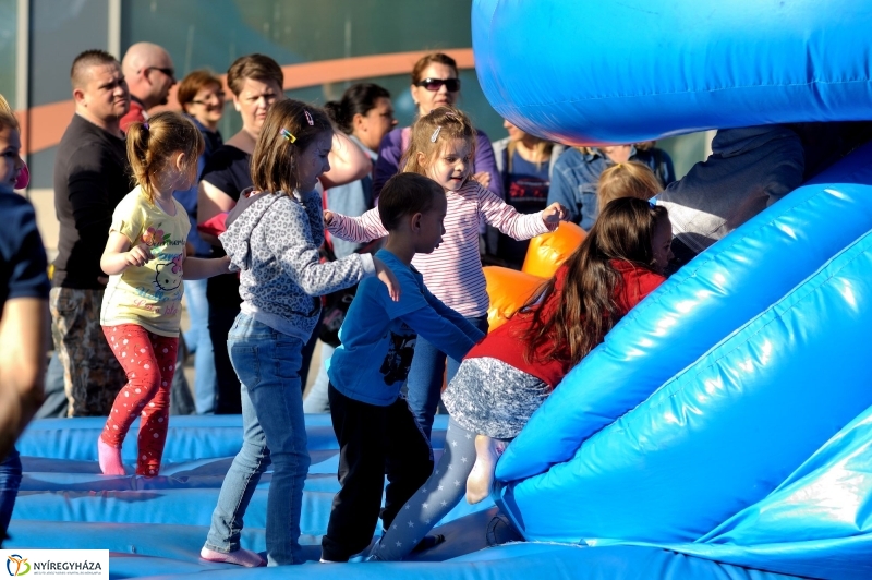 Helló Nyíregyháza Kossuth tér kora délután 2