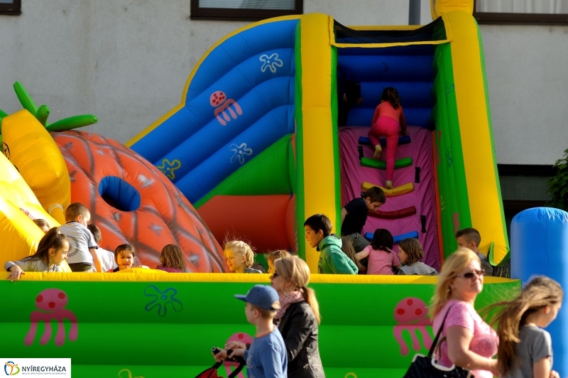 Helló Nyíregyháza Kossuth tér kora délután 2