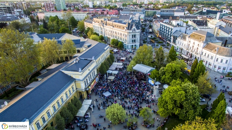 Ocho Macho koncert a levegőből
