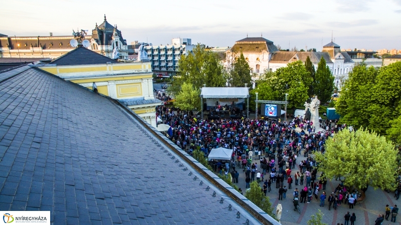 Ocho Macho koncert a levegőből