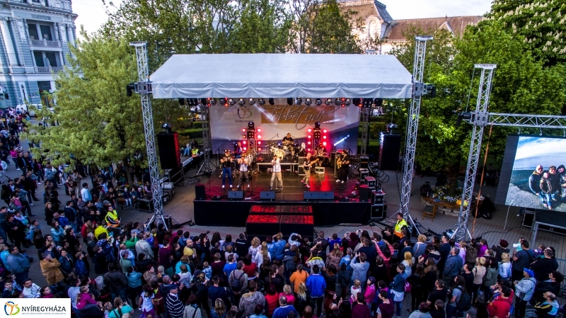 Ocho Macho koncert a levegőből