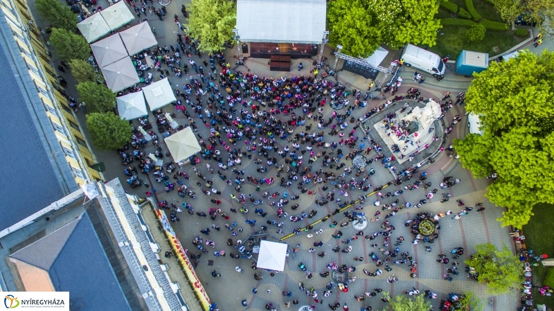Ocho Macho koncert a levegőből