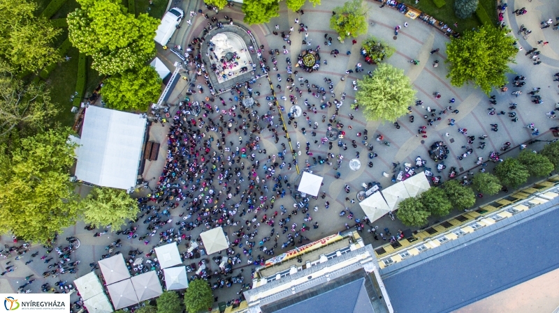 Ocho Macho koncert a levegőből