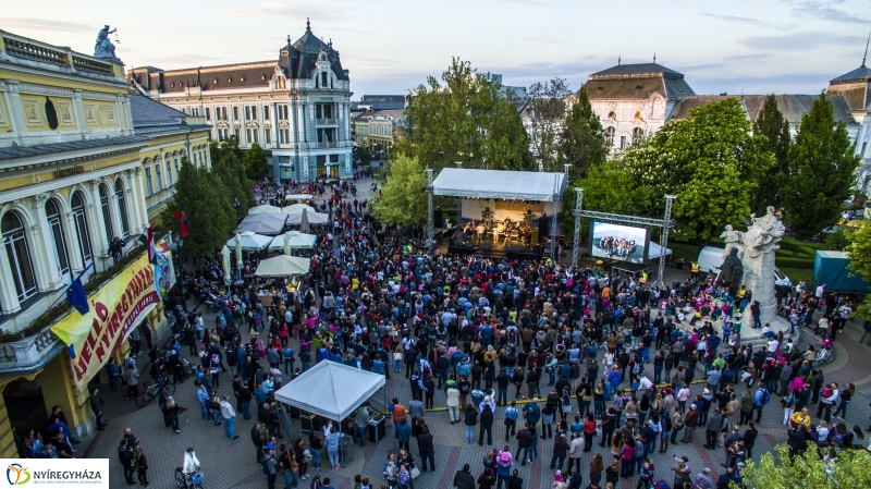 Ocho Macho koncert a levegőből